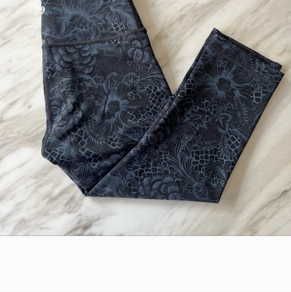 Lululemon Wunder Under Crop Leggings, Black and Blue Floral, Size 4 - Picture 5 of 10